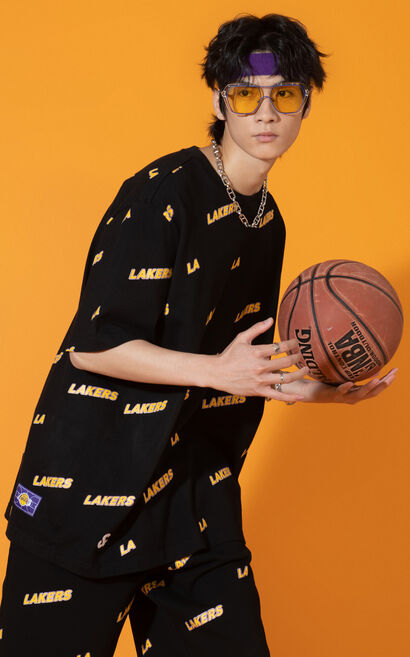 【NBA聯名款】洛杉磯湖人隊字母寬鬆T恤, Black, large